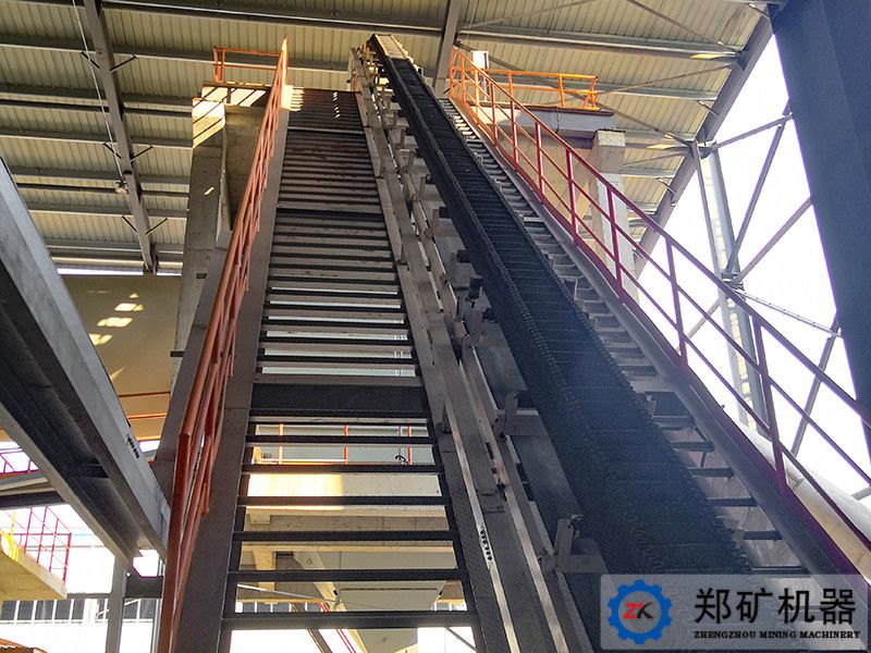 大倾角波状挡边带式输送机